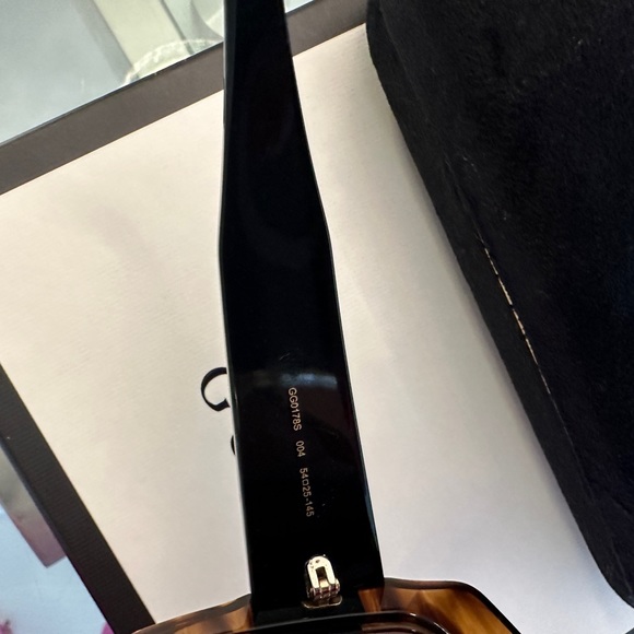 Gucci Authentic Tortoiseshell Jackie’O sunglasses - Picture 5 of 9